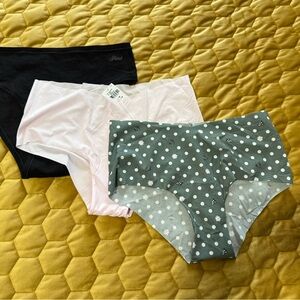 🐝 NWT PINK Victoria's Secret (Set of 3) Black, Pink and Bees n Daisies Panties